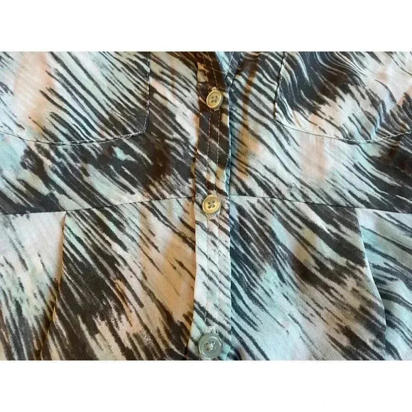 Maternity Women’s Liz Lange Button-Up, 3/4th Sleeve Blouse Size X-Small - Picture 9 of 10